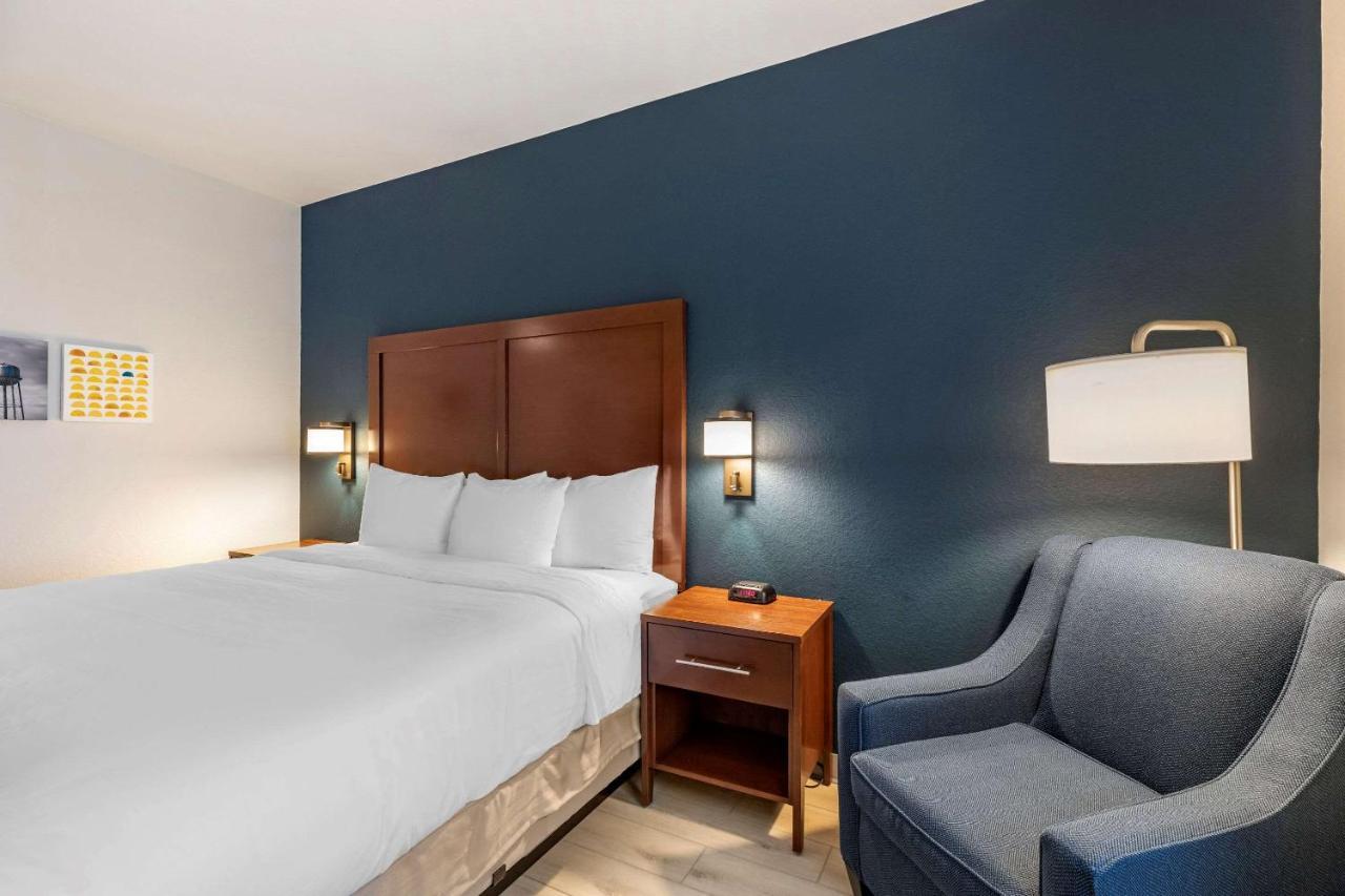 Comfort Inn & Suites Bennett Strasburg Εξωτερικό φωτογραφία