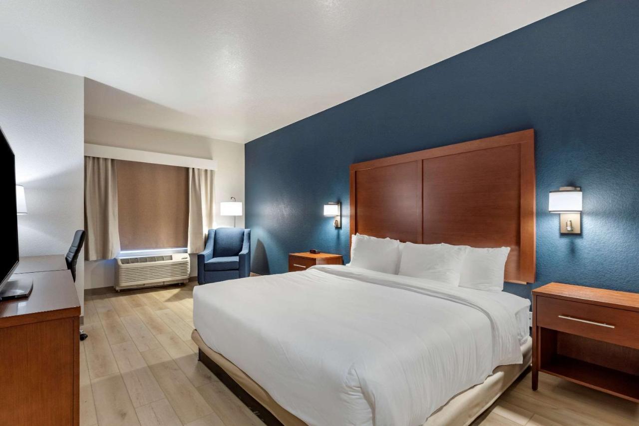 Comfort Inn & Suites Bennett Strasburg Εξωτερικό φωτογραφία