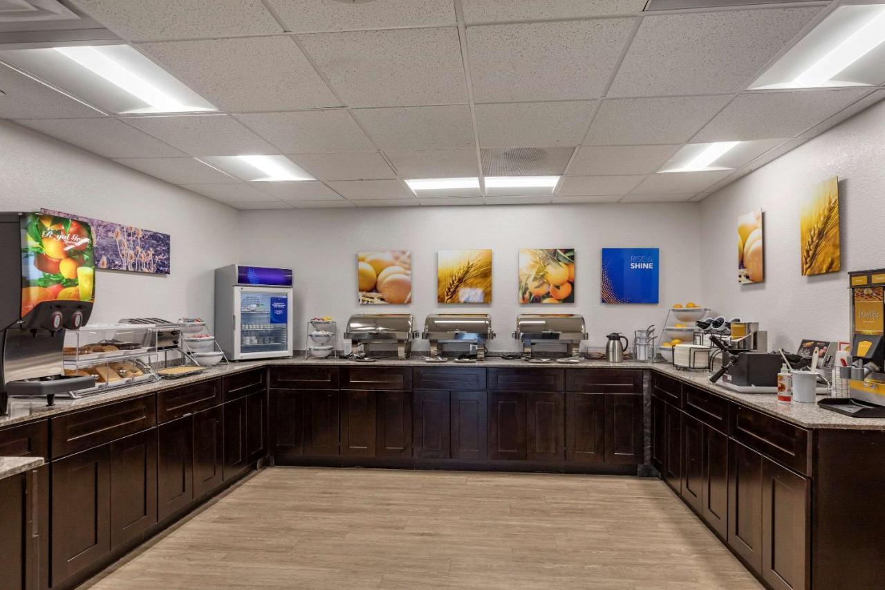 Comfort Inn & Suites Bennett Strasburg Εξωτερικό φωτογραφία